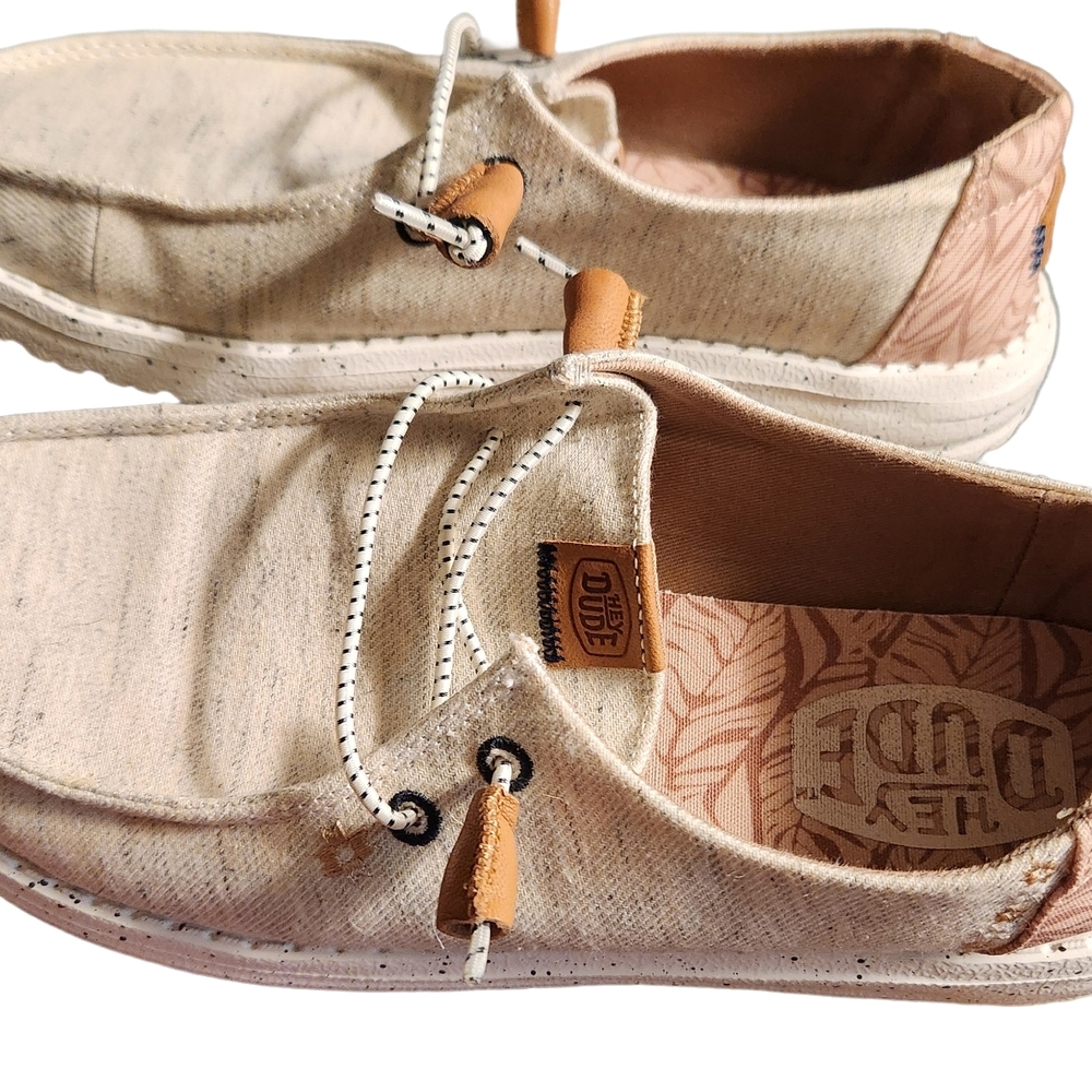 Hey Dude Beige Canvas Slip-On Shoes with Tan Accents Like New Ladies Size 6 - Picture 9 of 9